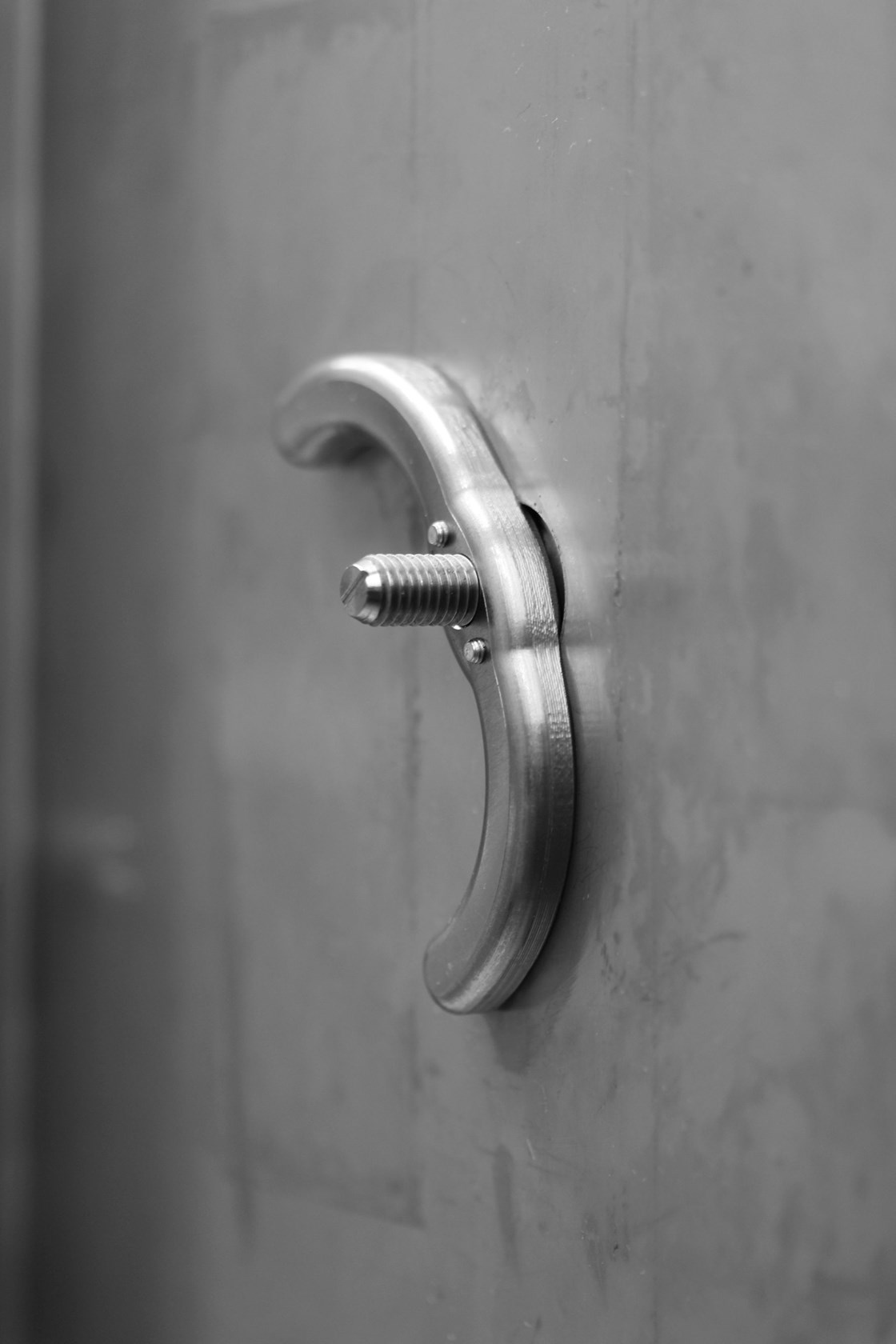 Strong spine with C-shape